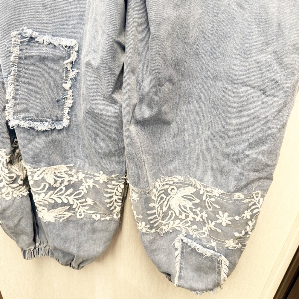 NWOT POL Floral Patchwork Denim Joggers, Size Medium - Picture 10 of 13